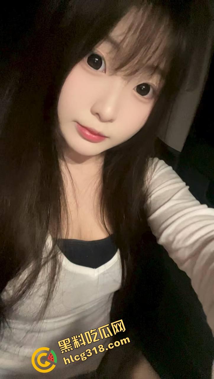 姐妹花双飞终于圆梦,老婆喝多睡死一边,小姨子主动骑上来床上偷偷操,全程肉香淫水横飞!-1