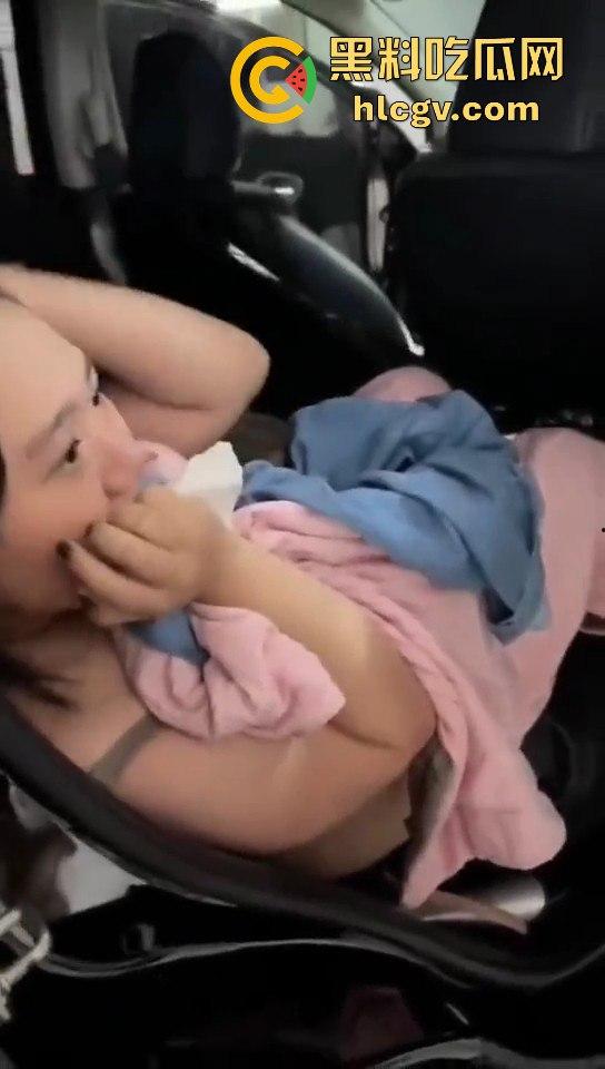 印尼小哥带别人老婆车震,被老公当场抓包!慌乱逃跑上演车库逃亡!-7