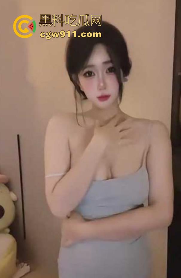 哄骗粉嫩妹妹微醺,不料酒后被强上,视频威胁后得逞,掐脖狠干淫水四溢,没想到妹妹身材这么有料!-1