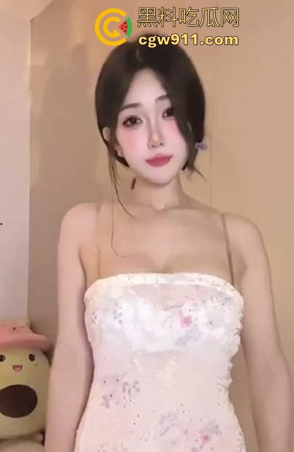 哄骗粉嫩妹妹微醺,不料酒后被强上,视频威胁后得逞,掐脖狠干淫水四溢,没想到妹妹身材这么有料!-2