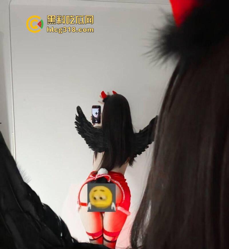 山西清纯学生妹【徐玮怡】约炮视频曝光,性瘾反差妹喜欢背着男友聊骚偷人,纯纯的骚母狗一枚。-5