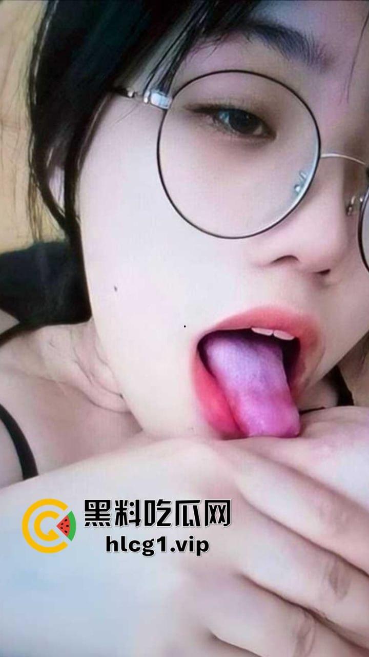 宁波城市职业技术学院巨乳学妹孙靓下海赚钱！2000块包夜，男友头顶一片巴音布鲁克！-8