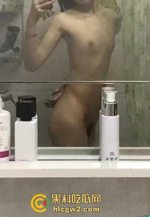 安徽亳州职院05年小母狗骚货『倪书函』露逼照疯传 拍全裸骚照把骚穴拍成艺术品 骚穴直接摆给你看!-5