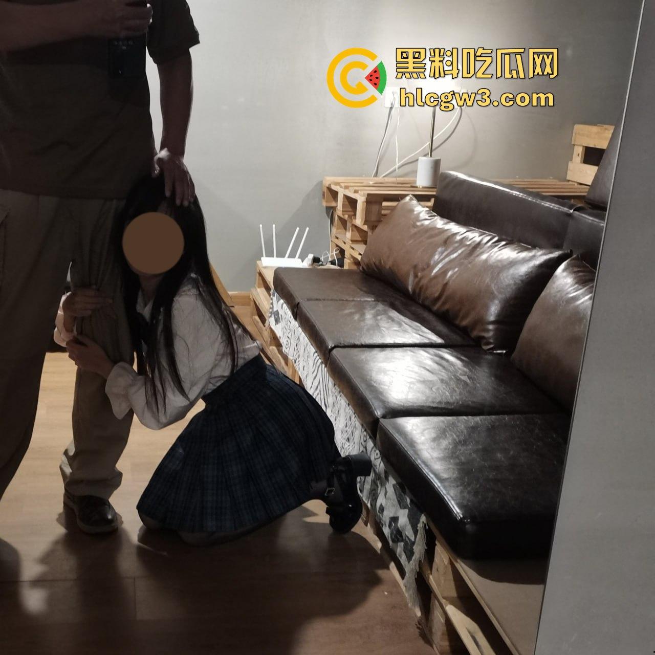 双马尾小萝莉［是奶桃呀］甜美外表下的骚劲 稚嫩白虎美穴被爸爸大肉棒塞满，双马尾玩成方向盘！-27