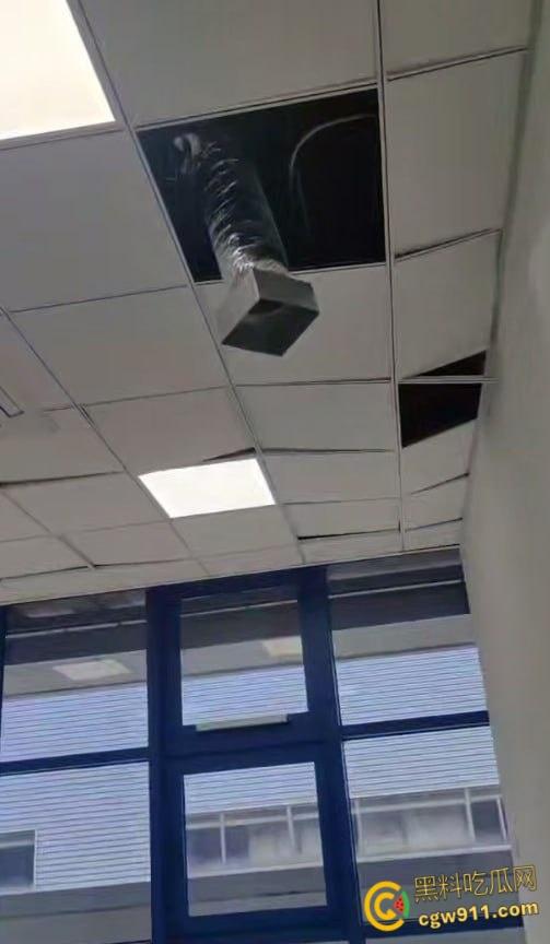 长兴和平大川化工厂爆炸现场,厂区被炸得稀烂,浓烟滚滚碎片乱飞,附近房屋天花板都炸飞了!-2