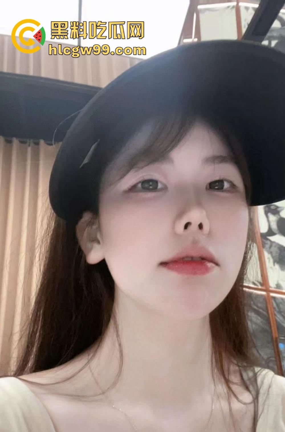 深圳气质绿茶【李萍莹】白天健身贵妇,夜晚跪操做母狗,高端包装下的骚货,身材火辣骑一次就上瘾!-1