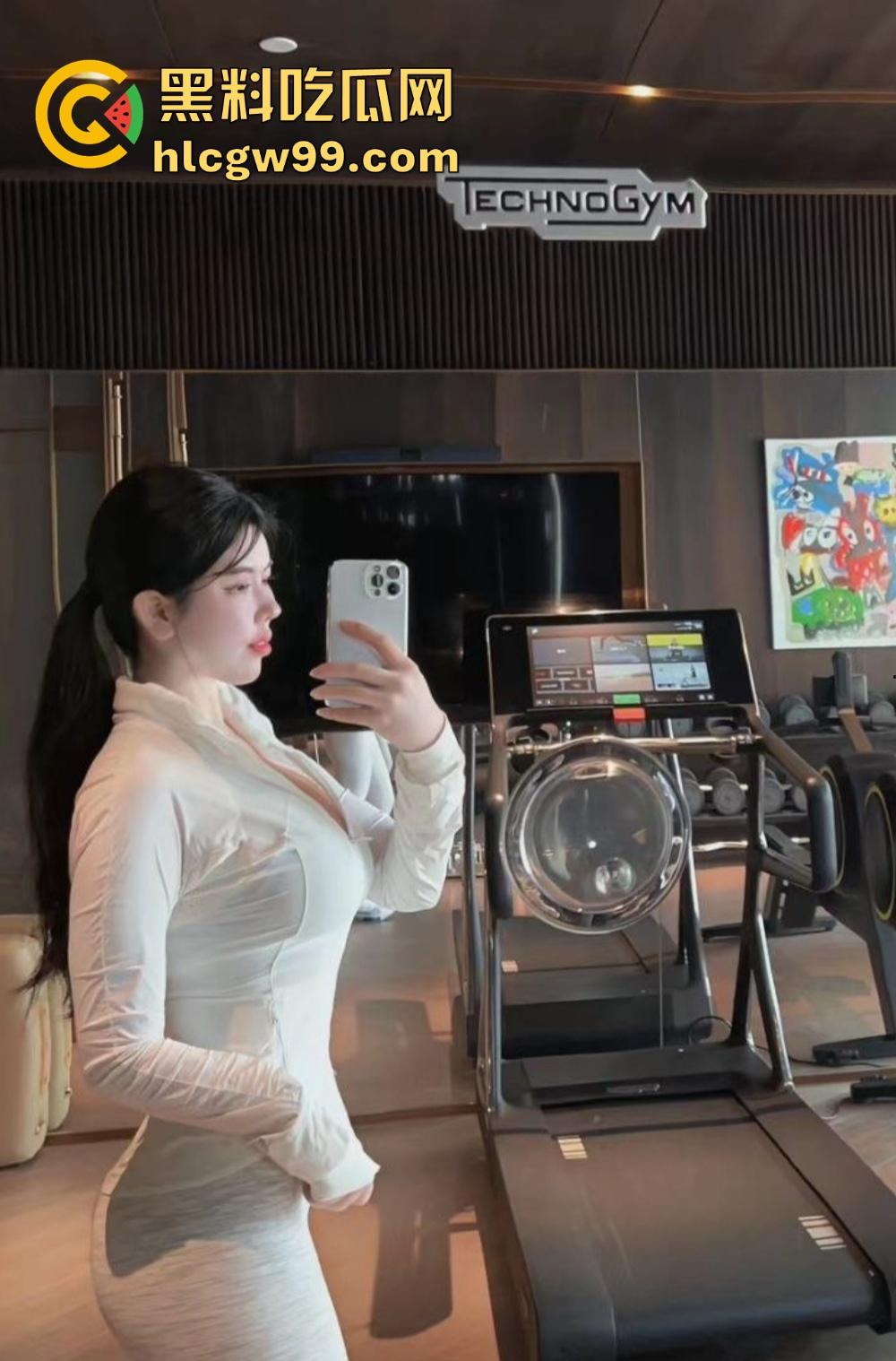 深圳气质绿茶【李萍莹】白天健身贵妇,夜晚跪操做母狗,高端包装下的骚货,身材火辣骑一次就上瘾!-2