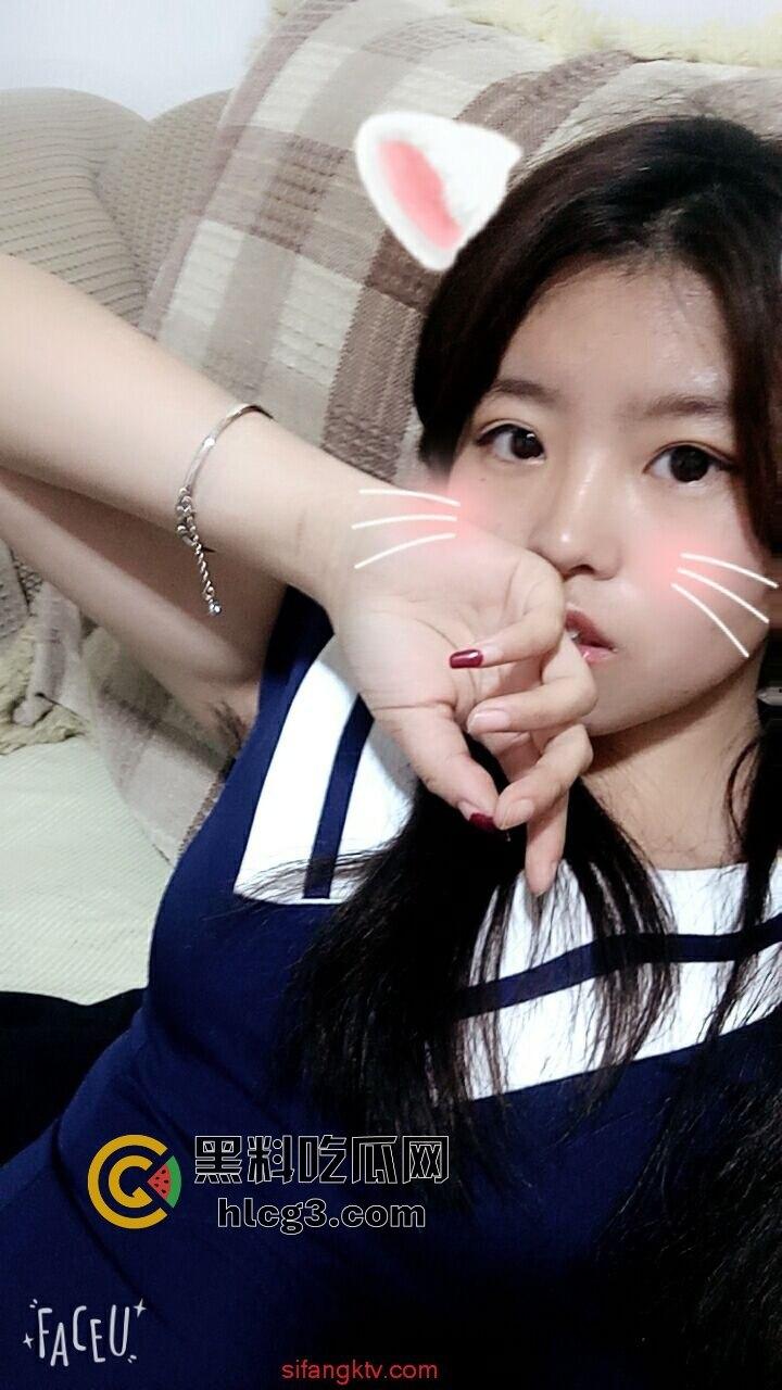 山东大学文静眼镜女大生云盘泄密!性感日常性爱自拍曝光,全程高能!-1