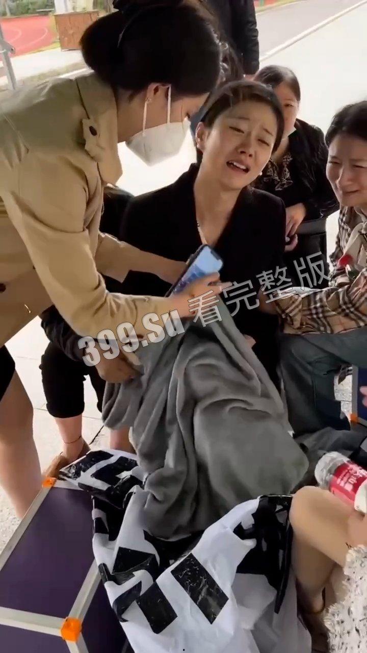 5.23 武汉汉阳弘桥小学 七岁孩子在校内遭老师开车碾压 后脑都压没了 校方拒绝提供监控 集体失声 家长集体讨说法-2