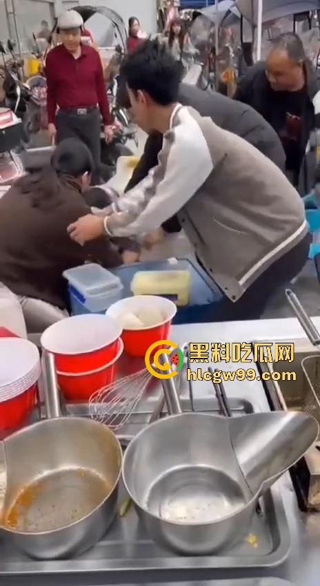 广东汕头潮阳西胪市场因生意太曝火而遭同行报复，现当事人已进医院，现场惨烈曝光！-10