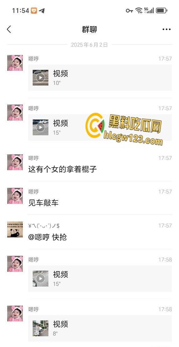 河南洛阳街头惊现症女子,机动车道持械狂砸多车,警方火速介入!-2