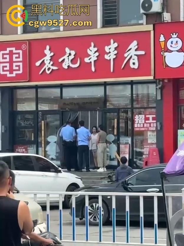 抖音热搜!唐山鸦鸿桥袁记串串香出轨事件曝光,老板娘出轨有妇之夫,被贴大字报全城派送,脸逼看得清清楚楚!-3