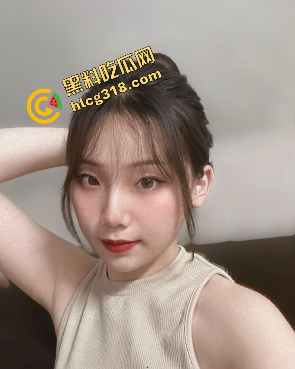 还是大学生最会玩,图书馆不光能看书,还能啪啪,书没翻一页,小穴倒是翻了个底朝天!-7