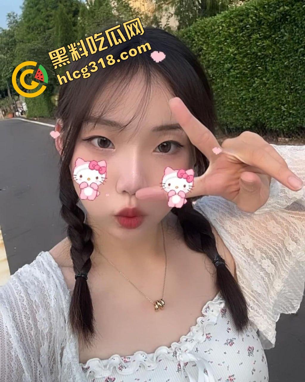 还是大学生最会玩,图书馆不光能看书,还能啪啪,书没翻一页,小穴倒是翻了个底朝天!-8