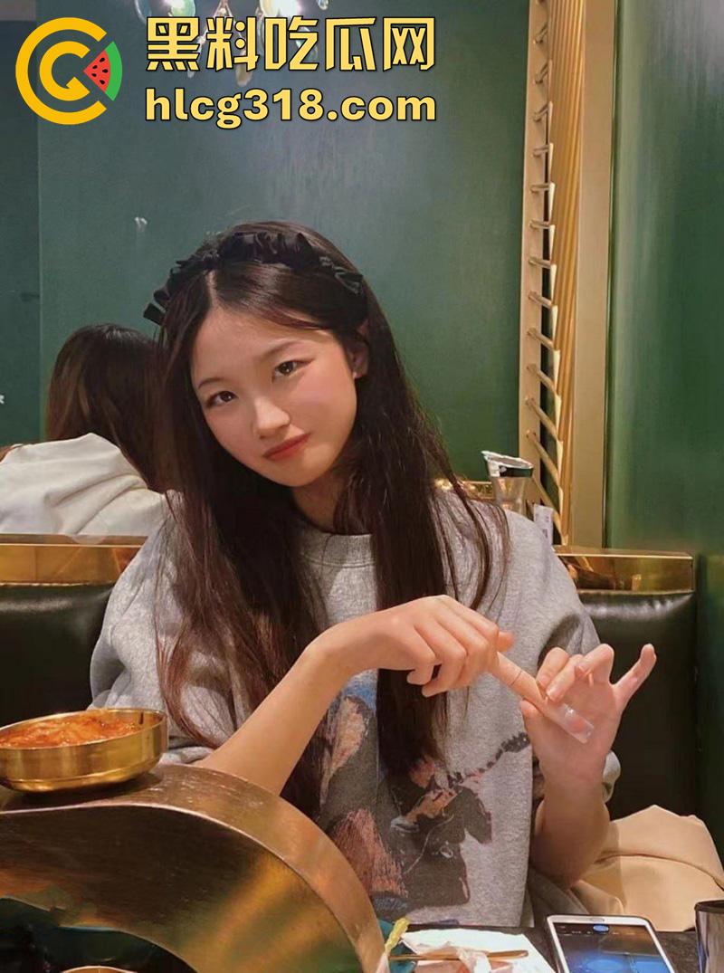 屌丝的女神富人的母狗,长腿校花【李慧子】,成为富二代脚下的淫骚母狗,酒店性爱自拍流出!-2