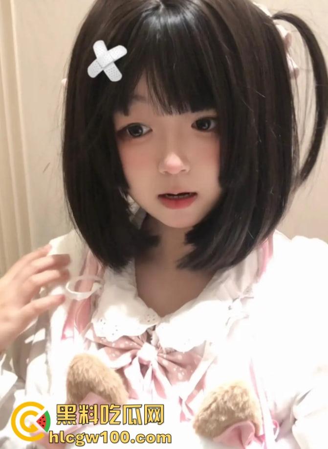 19岁学生骚婊【邵丽燏】土豪网调视频流出,乖乖掰逼拍内裤完成羞耻任务,小母狗本色暴露,真他妈骚到极致!-11