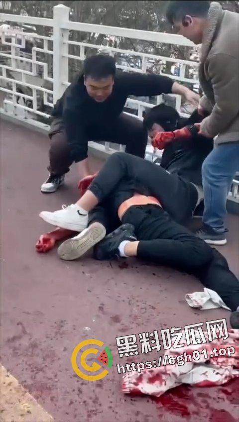 陕西西安小寨天桥情杀 少年捅死25岁小三 遍地是血 这就是年轻人的含金量-6