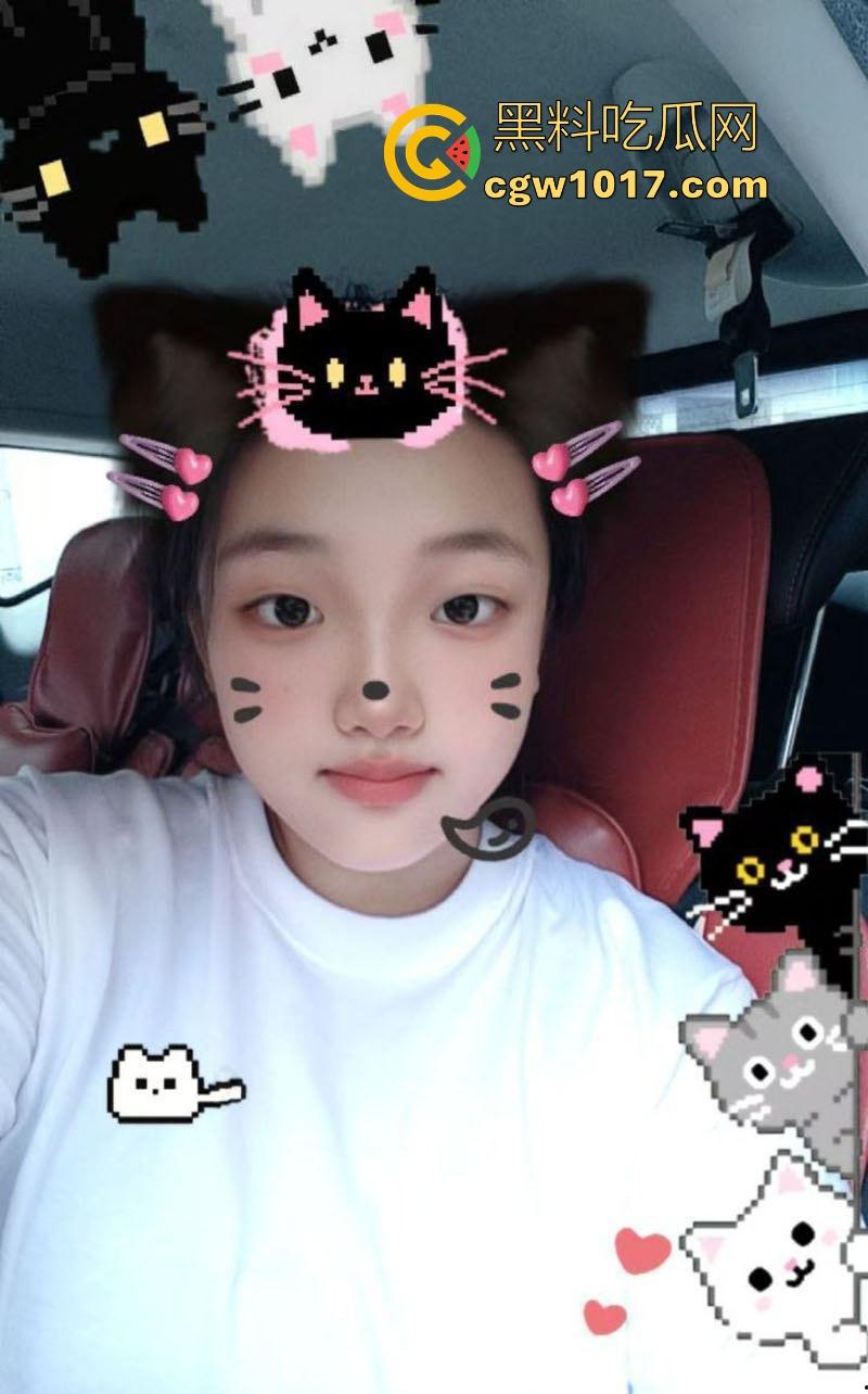 沈阳坦克巨乳大学生【刘宝月】E杯巨乳弹跳翘臀圆润白皙,却整天网上视频裸聊发骚发浪,黝黑骚逼揉奶自慰!-2