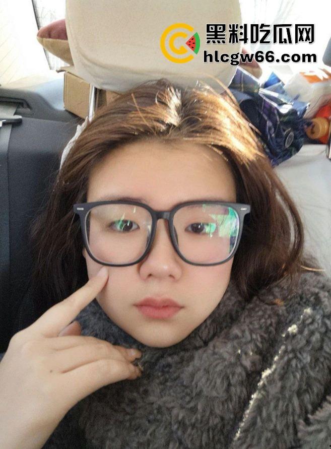 河南洛阳21岁大二骚母狗【王钦辉】白天装乖学生,晚上掰穴自拍扮女奴,嘴上喊男友爸爸叫得比谁都甜!-2