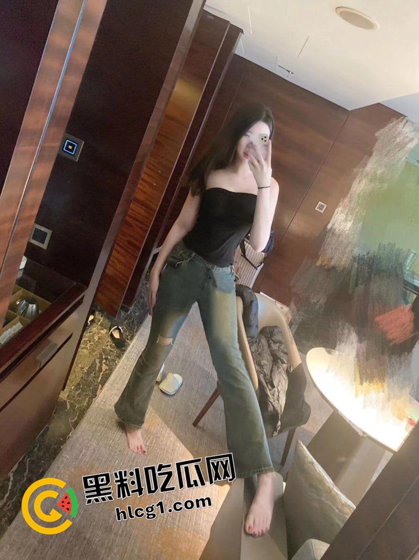 大学体育生约战一万二起步的男娘 被男娘摁在床上干到求饶 这种模样的男娘也不是不行-2