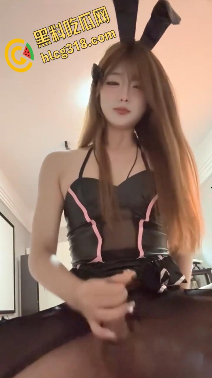 极品白嫩TS【小野酱】,极品颜值性感小蛮腰,对舔舐大肉棒情有独钟,绝对能把你掰弯!-4