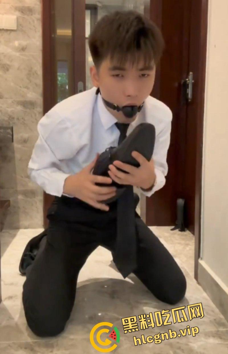 鸡妈喊你来‘团建’了!成都鸡妈Gay团体 聚众日屁眼被一锅端!-9