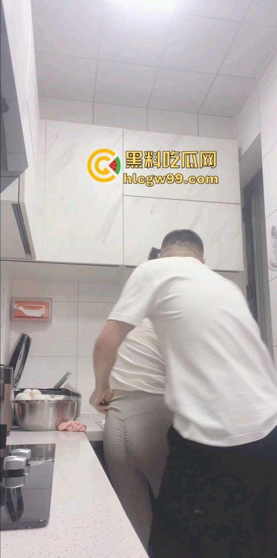 好吃不如饺子,好玩不过嫂子,厨房里得禁忌诱惑,极品瑜伽嫂子和小叔在大哥出差时激情四射,一炮直接上天!-6