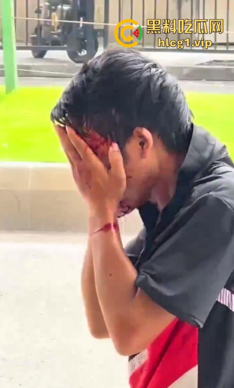 悲催!广州一快递小哥逆行撞到一豪车后 冲向过往车辆自残!-6