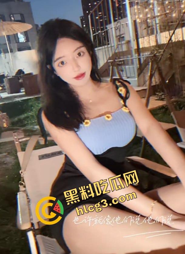 抖音微博网红「彭知熙」KTV聚会被两男生现场吸奶!装纯的背后竟然是福利姬,揭开网红的真实面目!-8