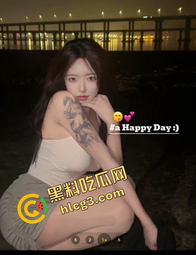 抖音微博网红「彭知熙」KTV聚会被两男生现场吸奶!装纯的背后竟然是福利姬,揭开网红的真实面目!-11