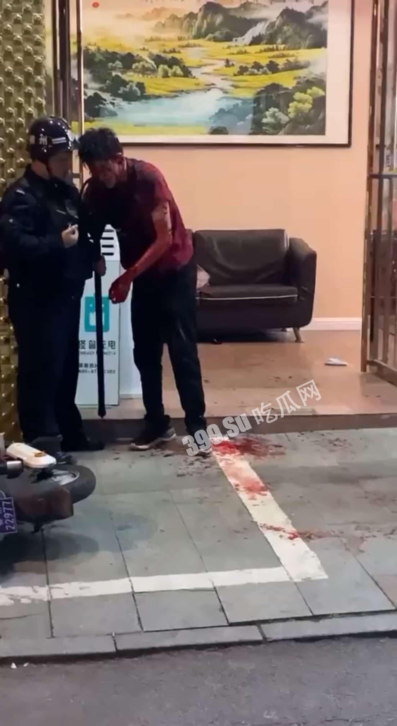 4月30日晚十点左右,广西柳州市发生砍人事件ps:大概率又是情刀-3