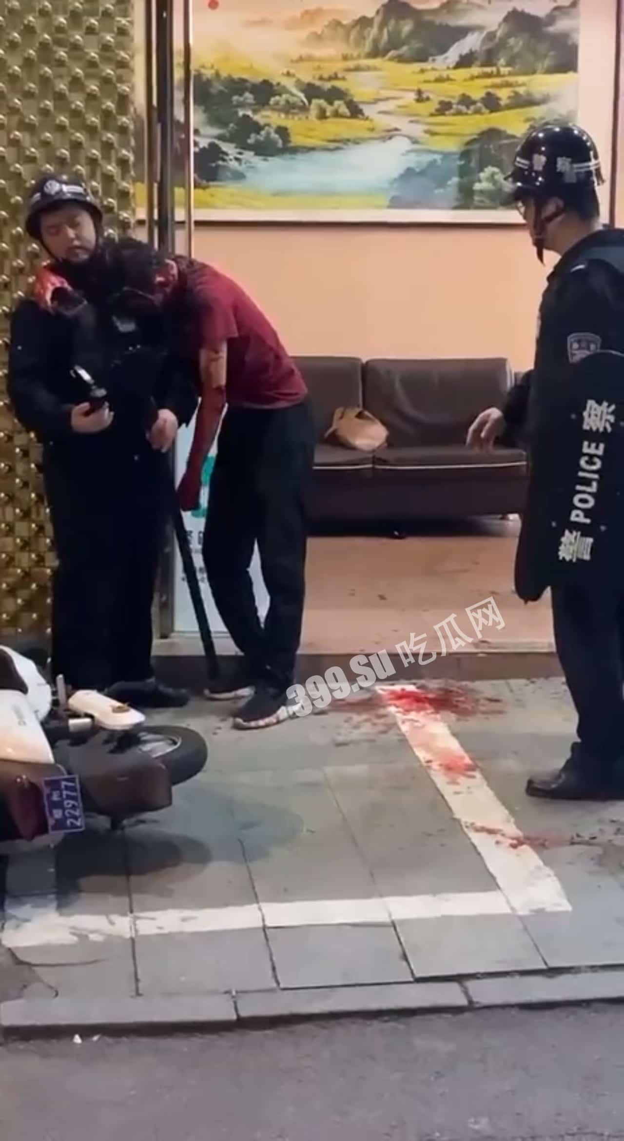 4月30日晚十点左右,广西柳州市发生砍人事件ps:大概率又是情刀-4