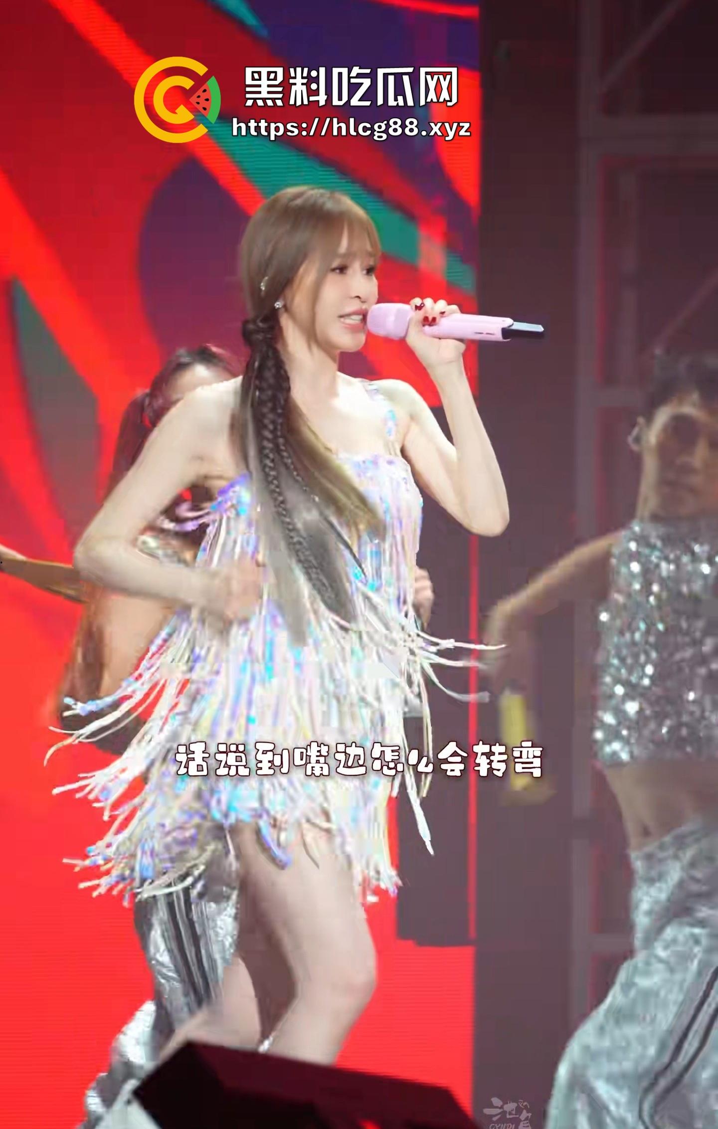 王心凌走光屄黑成煤坑80后回忆稀烂,土豪舔狗上海演唱会怼脸狂摄,安全裤崩开逼缝炸瞎狗眼!-7