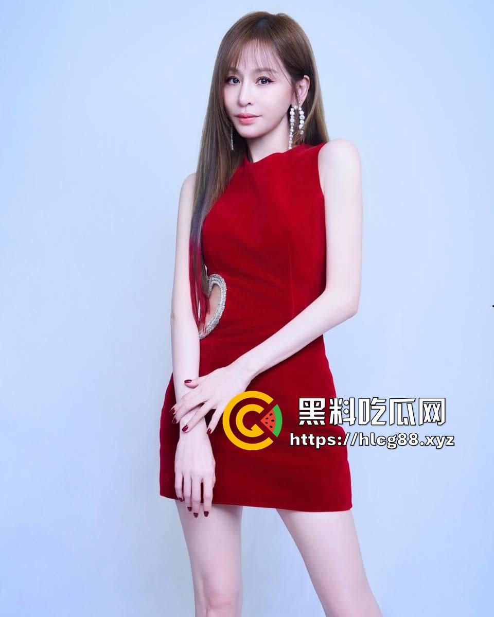 王心凌走光屄黑成煤坑80后回忆稀烂,土豪舔狗上海演唱会怼脸狂摄,安全裤崩开逼缝炸瞎狗眼!-20