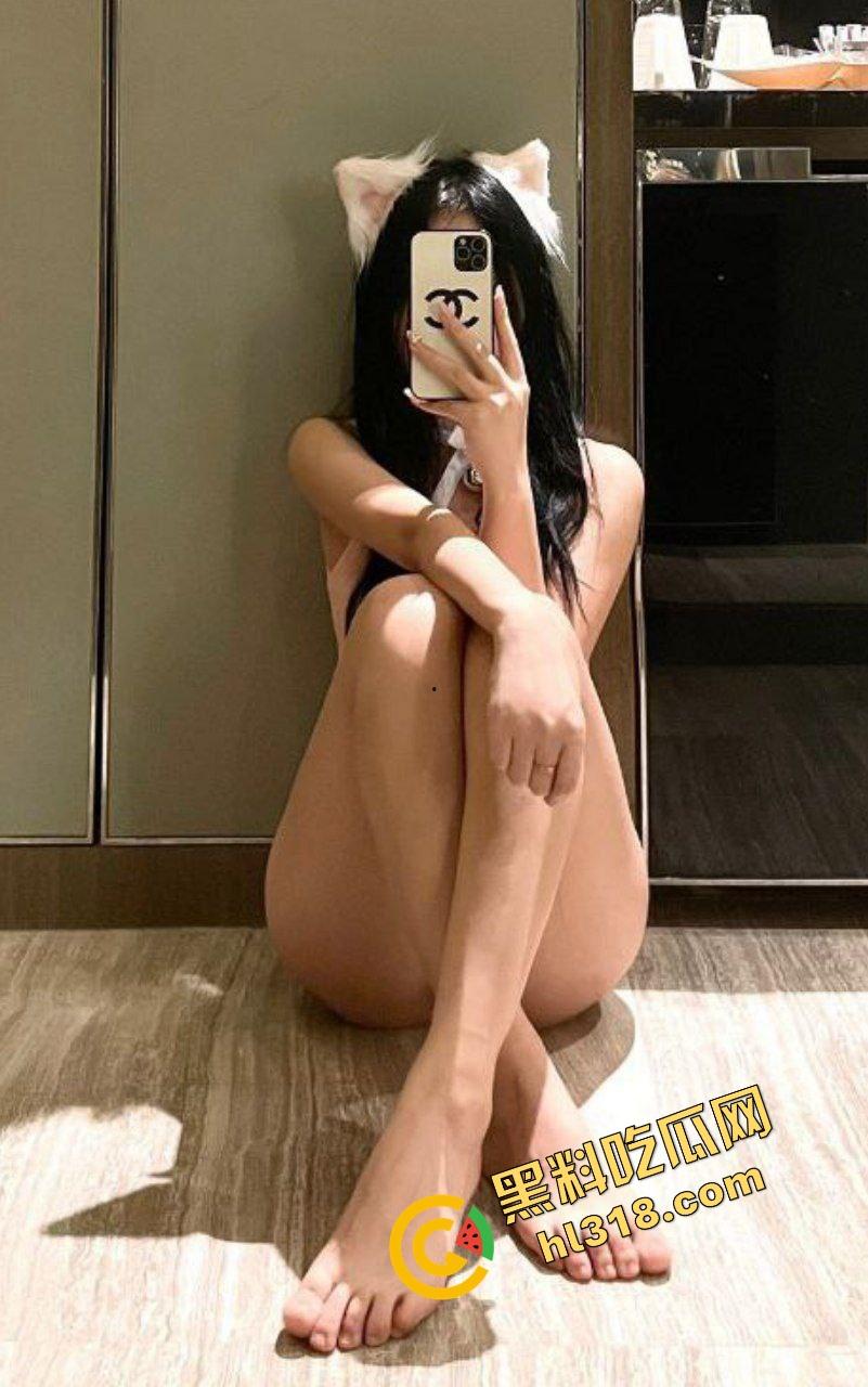 苏州高颜值名媛团,姐妹组团3P4P轮流服侍金主,一炮一个香奈儿包包,姐妹齐心闷声发大财!-3