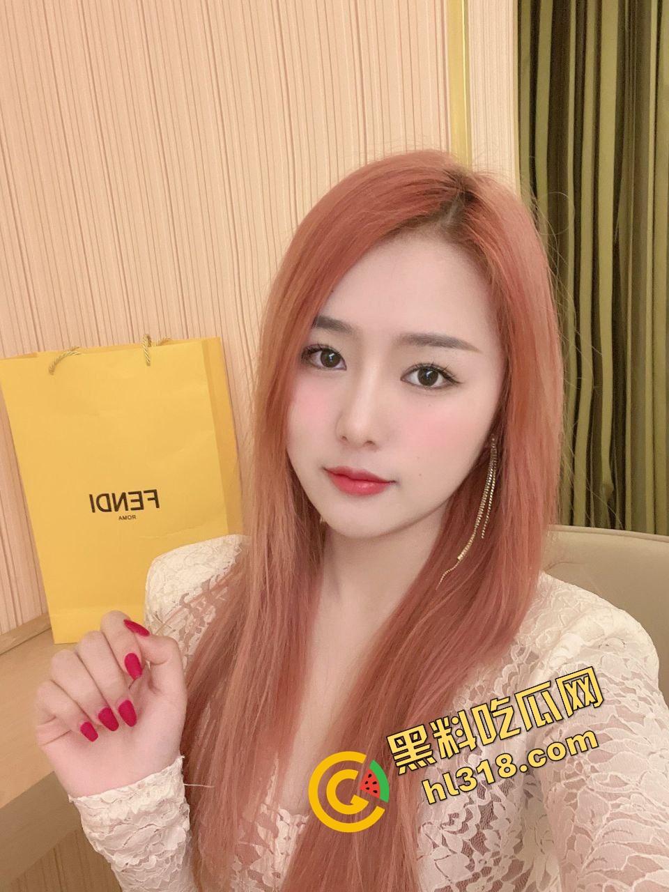 苏州高颜值名媛团,姐妹组团3P4P轮流服侍金主,一炮一个香奈儿包包,姐妹齐心闷声发大财!-9