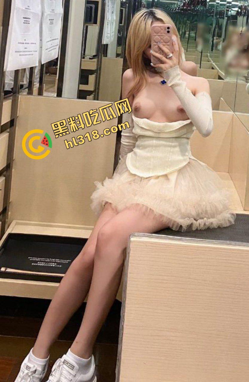 苏州高颜值名媛团,姐妹组团3P4P轮流服侍金主,一炮一个香奈儿包包,姐妹齐心闷声发大财!-18