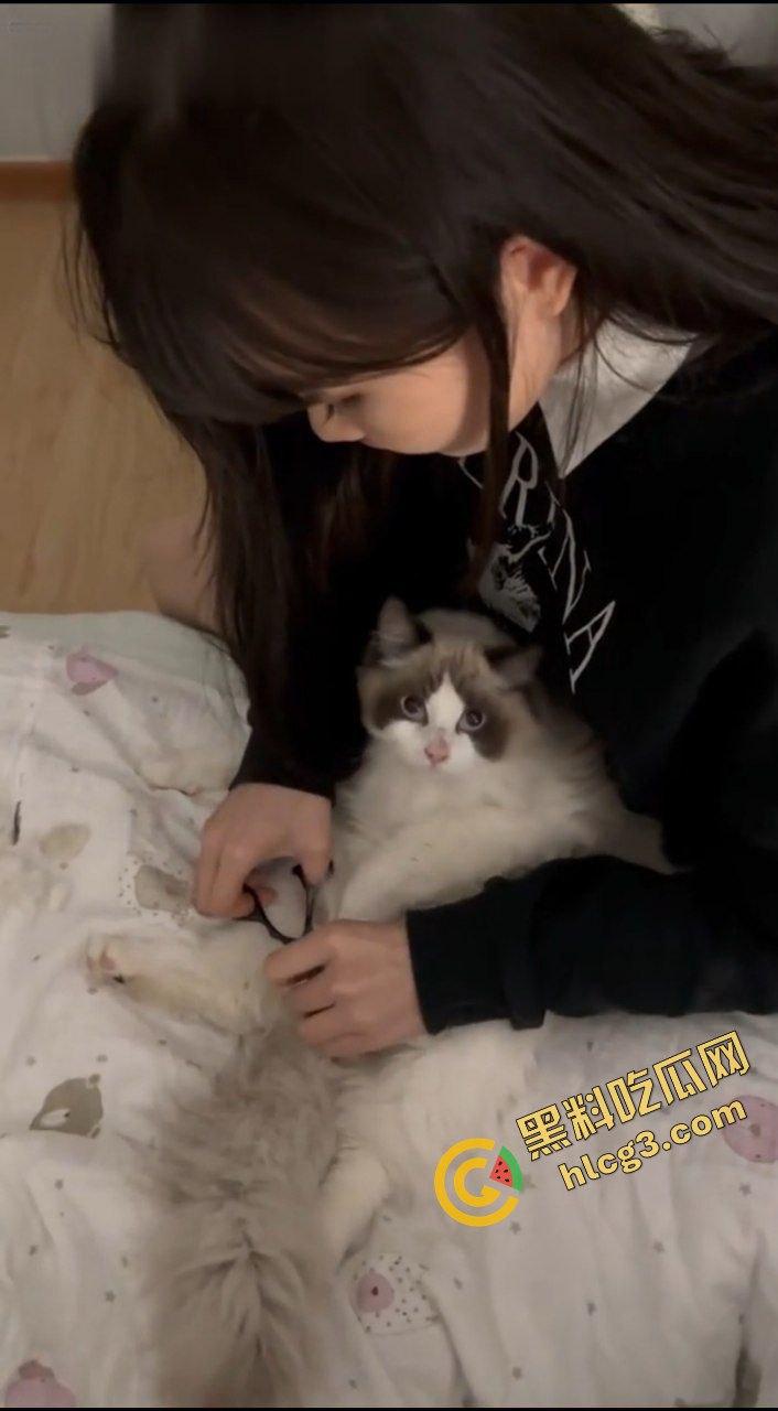 杭州医学院校园甜妹白嫩学生妹『沈谭』被多金大哥包养 带去家中抽插嫩逼 一个字 嫩!-2