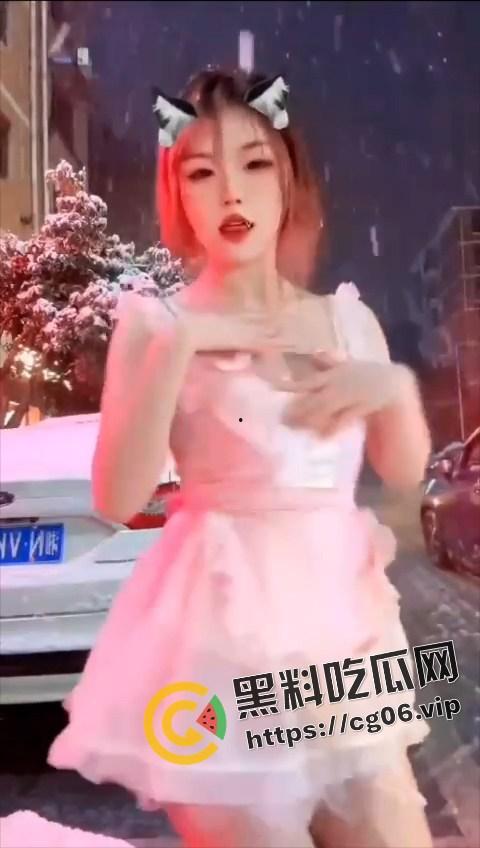 全网疯求！下雪天半裸跳舞主播第一视角！看看什么叫做敬业-1