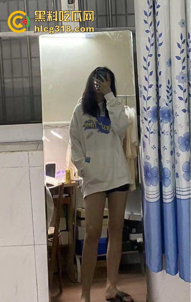 贵州师范大学【刘萩苓】男友调教视频流出!顶级反差尤物,情趣装口交诱惑,胯下抱头猛操樱桃小嘴!-1