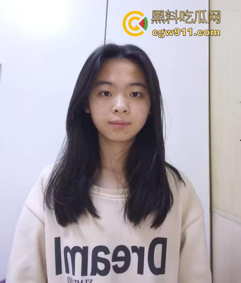 东北大学清纯女大学生【罗铭怡】被金主调教成骚母狗,在校期间拍摄各种露出视频,被主人玩腻后曝光流出!-4