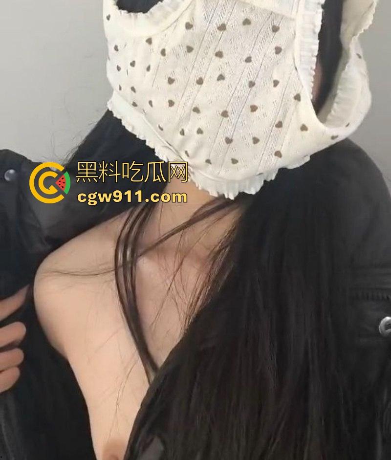 东北大学清纯女大学生【罗铭怡】被金主调教成骚母狗,在校期间拍摄各种露出视频,被主人玩腻后曝光流出!-10