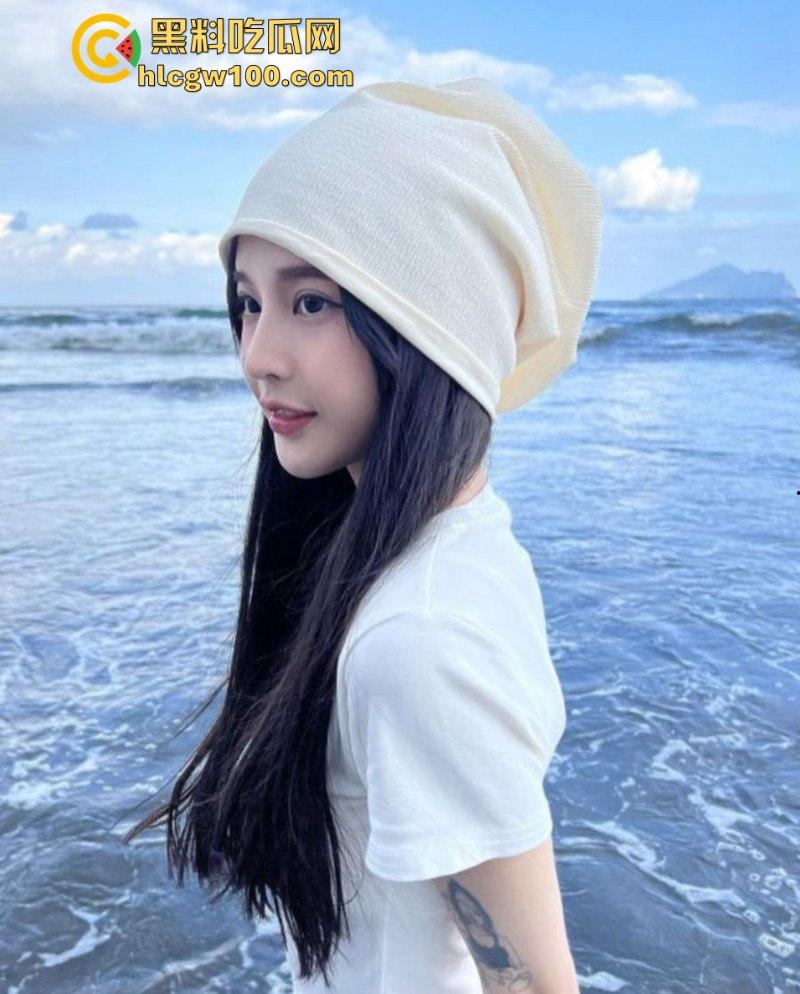 台湾人气网红【韩妮】不雅私密视频被人渣前男友泄露,外表高冷禁欲,背地里是个求操小母狗-1