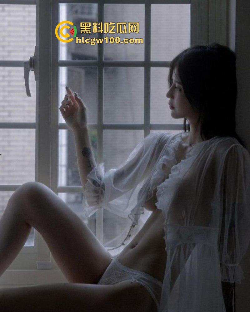 台湾人气网红【韩妮】不雅私密视频被人渣前男友泄露,外表高冷禁欲,背地里是个求操小母狗-9