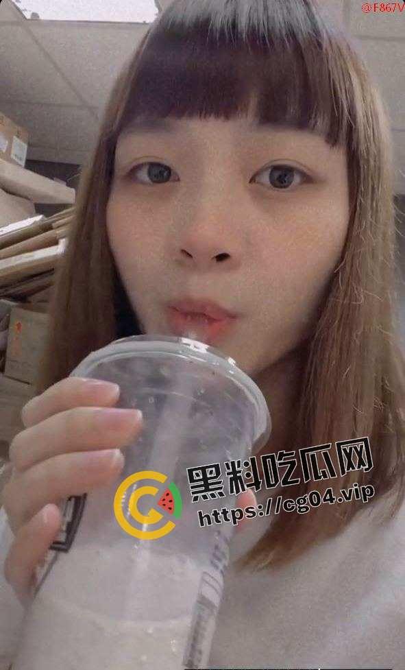 反差少妇!长相气质的同学私下里非常淫荡,手机里面泄漏包含给炮友口交,内射,被偷拍换衣服,还有在度假村厕所公然给炮友口交,绝对反差-4
