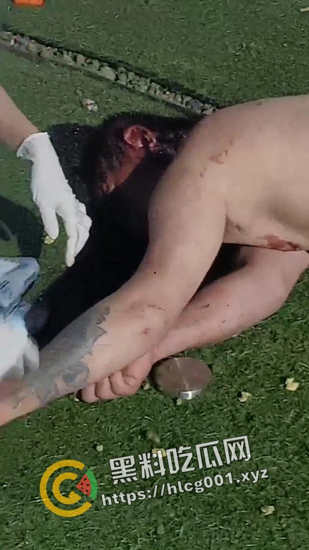 海南海口大致坡大陆人大战海南人 摸了本地人老婆地屁股 命就得留下 现场视频流出 真下死手-6