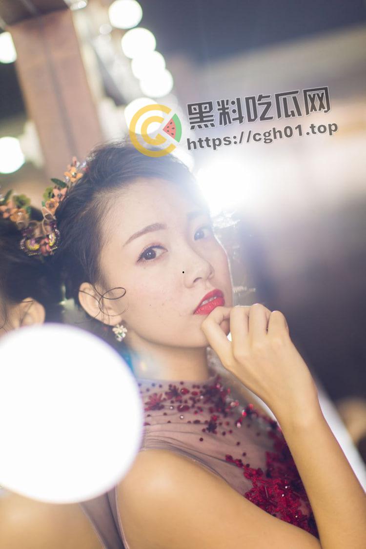 广西南宁反差少妇 被绿帽奴老公怂恿约单男 堕落成公交车 奶头都被吸黑了-3