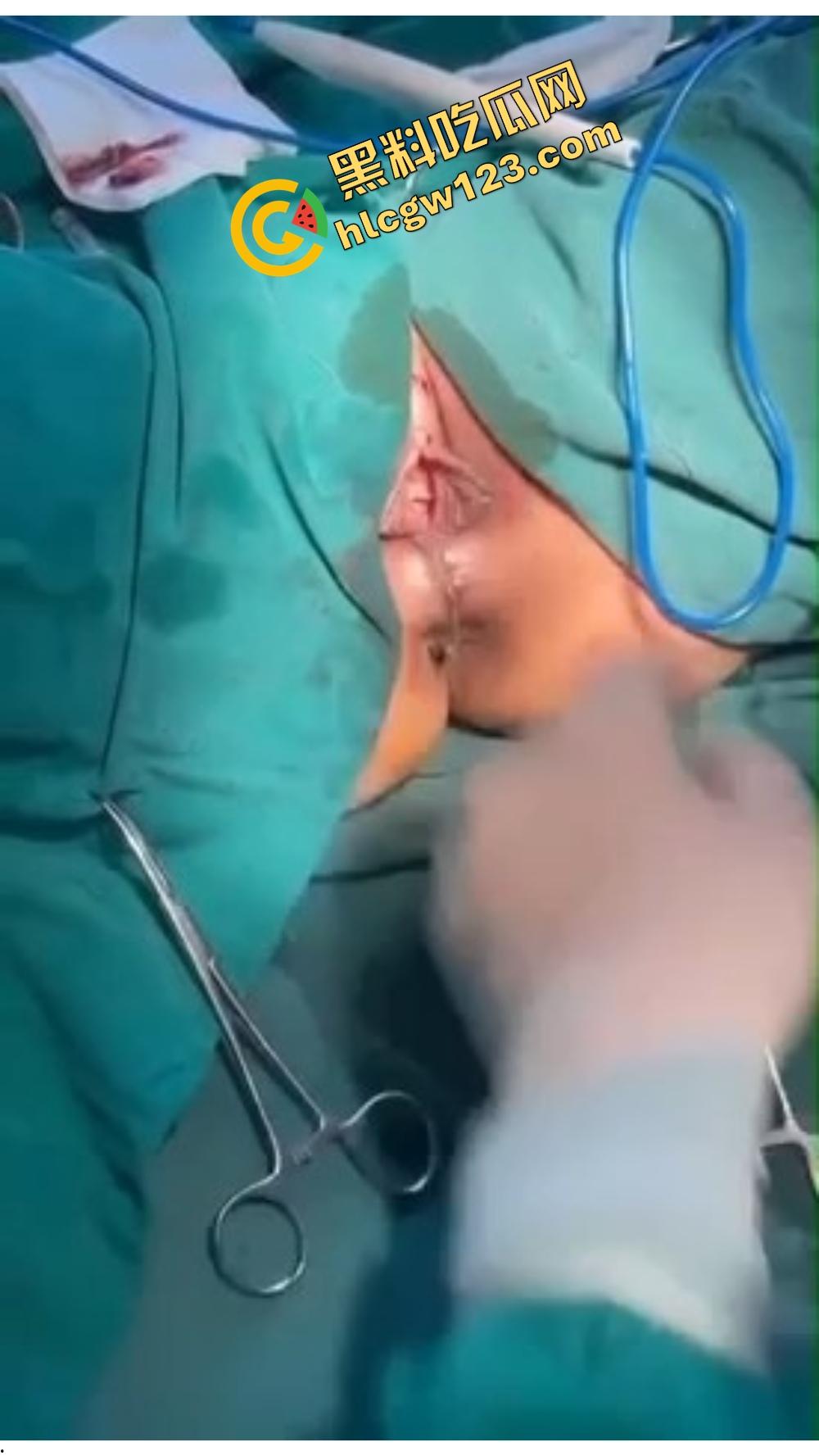 别再幻想什么天生紧致了，都是海克斯科技硬给收的，这年头的小穴，哪有天然紧的？没整过你都不配叫tight！-9