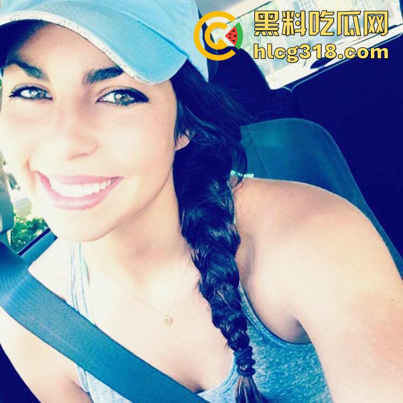 美国媚黑淫妻母狗,被绿帽老公带着和黑人群p,三根黑屌轮流抽插,前后夹击操的淫妇惨叫不断!-4