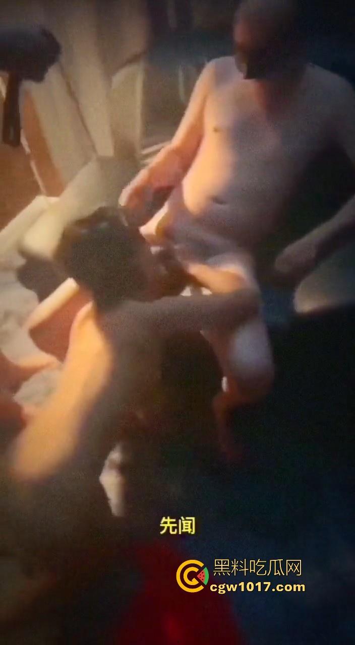 搞笑东北话调教母狗!3P群交两王战一后,好好的群交大片硬生生的给东北话搞破防了,刚硬的鸡巴瞬间软了下去!-6